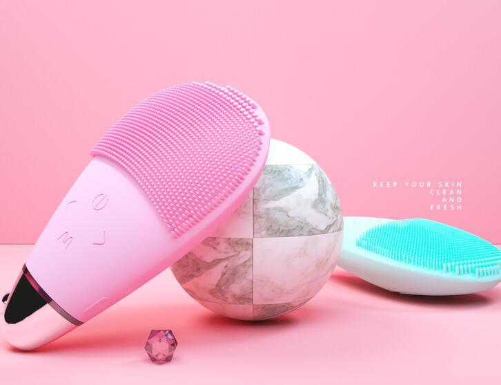 Electric Facial Cleansing Brush – Portable Deep Pore Exfoliating & Massage Tool